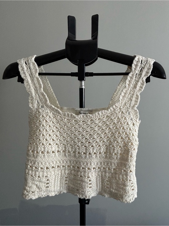Francesca's Collections Tops - Francesca's Collections Cream Crochet Crop Tank